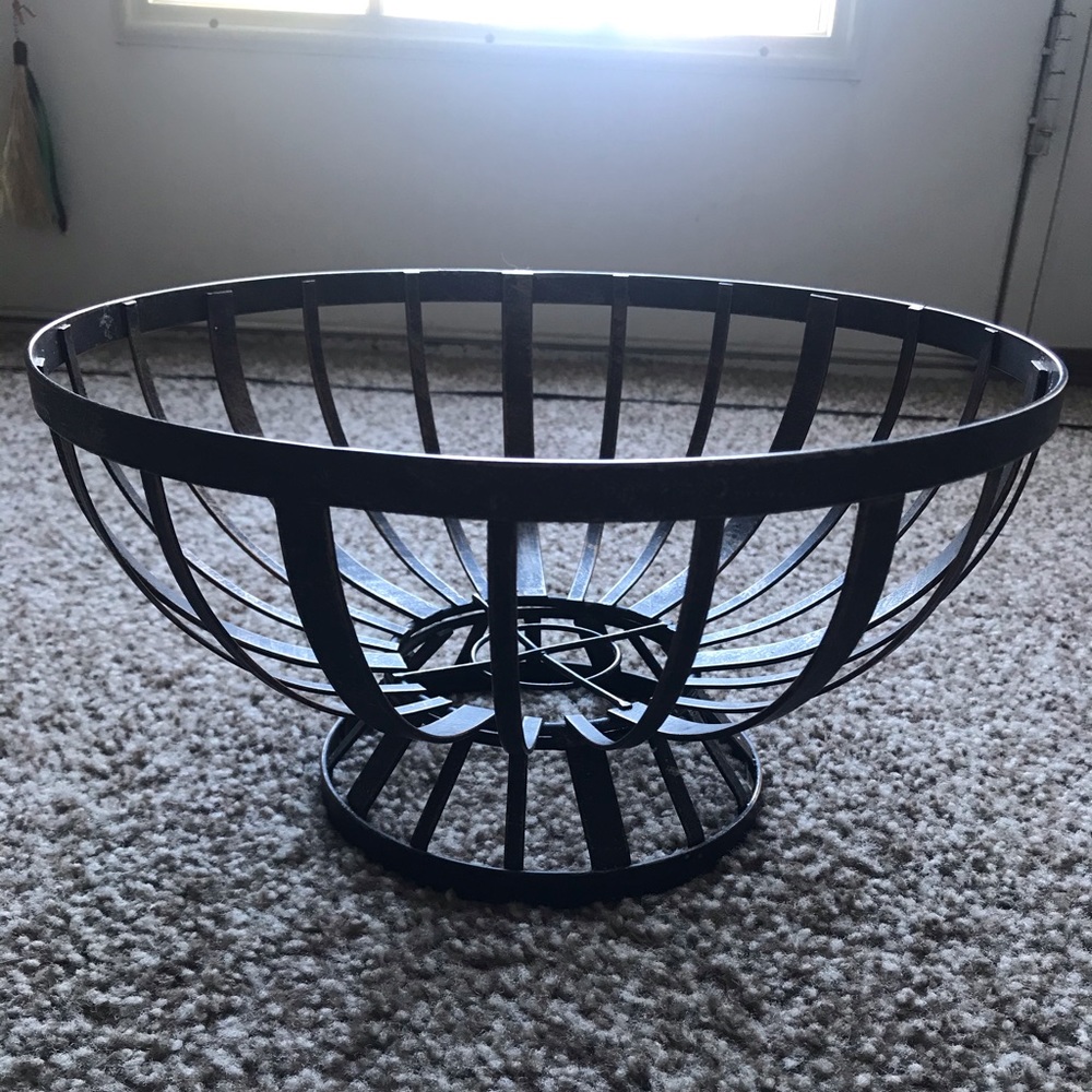 Wire fruit basket